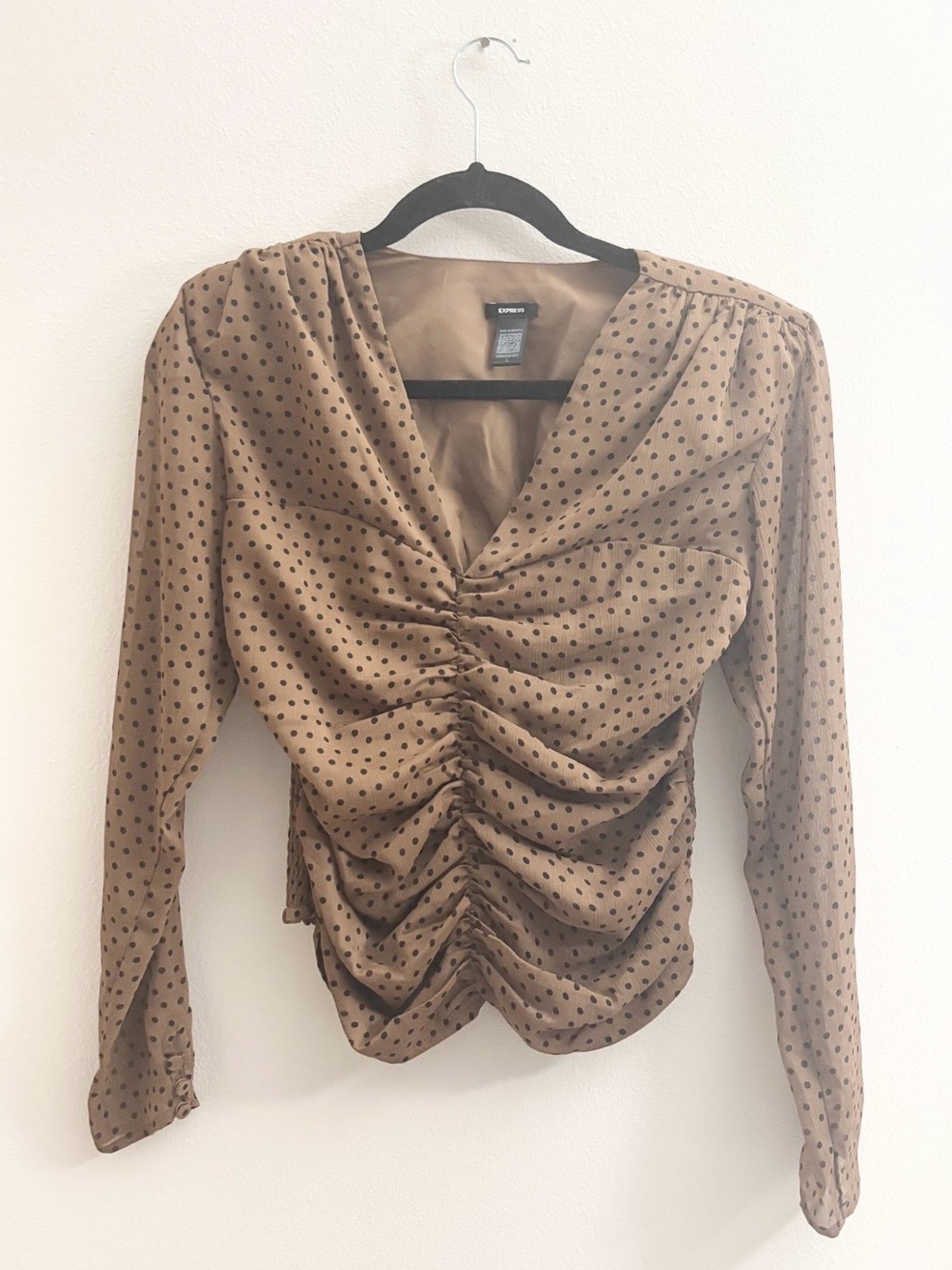 5/$15 🩷 MUST BUNDLE Express Ruched Polka Dot Brown Blouse with V-Neck
